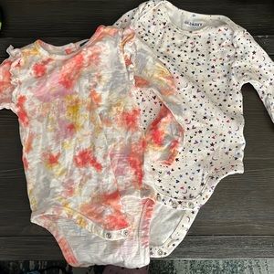 Old navy long sleeve onesies (18-24 m)